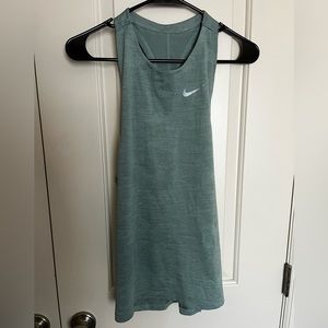EUC Nike split back tanktop